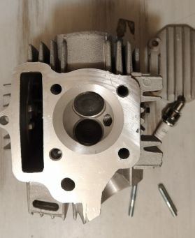 Головка цилиндра 4Т 152FMH D52,4 (d=20/23) в сборе (к-т с распредвалом); DELTA, ALPHA, ATV110, Т110 купить Головка цилиндра 4Т 152FMH D52,4 (d=20/23) в сборе (к-т с распредвалом); DELTA, ALPHA, ATV110, Т110 купить